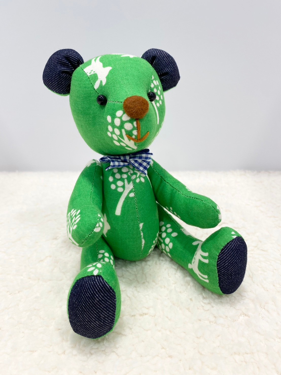 手作り 緑色の小さなテディベア 小さなくまさん